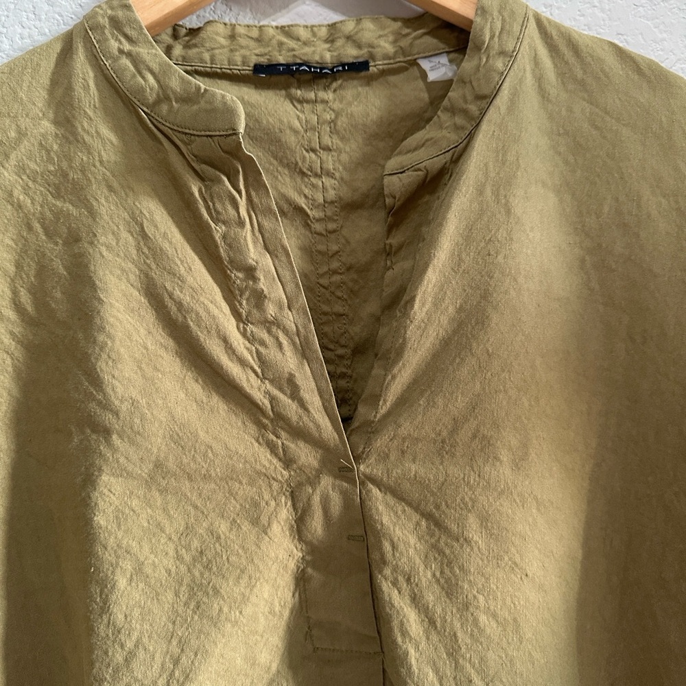 T Tahari Khaki Boxy Split Neck Top EUC - Picture 4 of 8